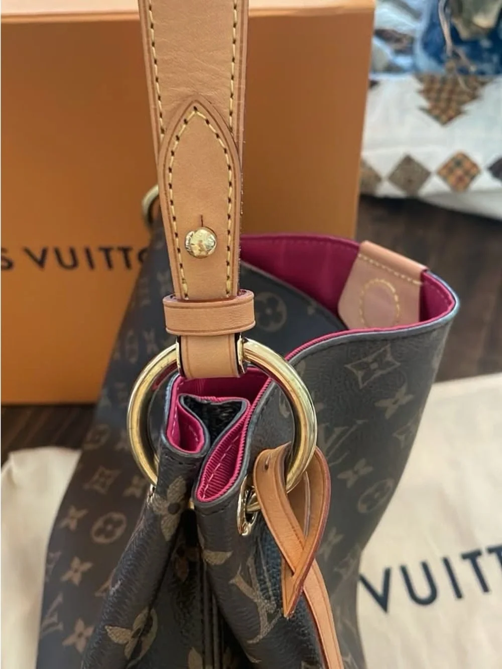 Louis Vuitton classic lv